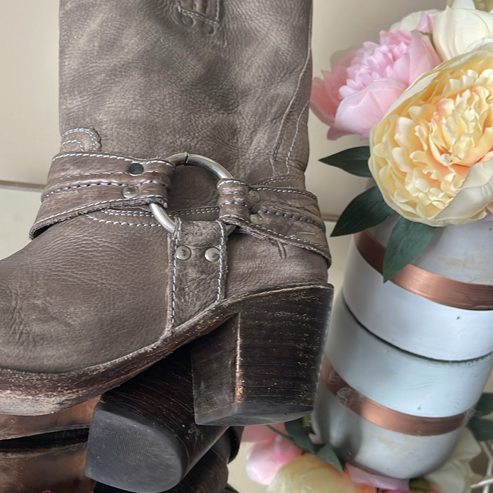 FRYE Women's Carmen Harness Short Taupe Leather Heeled Boots - Picture 10 of 15
